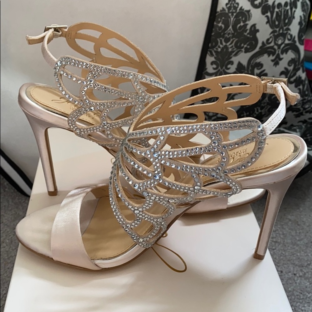 Jewel by Badgley Mischka Taresa